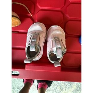 Infant Nike pink shoes